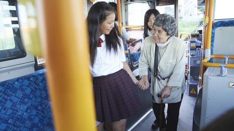 những người trẻ chăm sóc